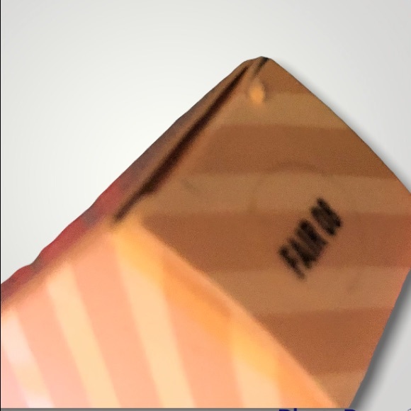 Colourpop no filter concealer - Picture 2 of 2